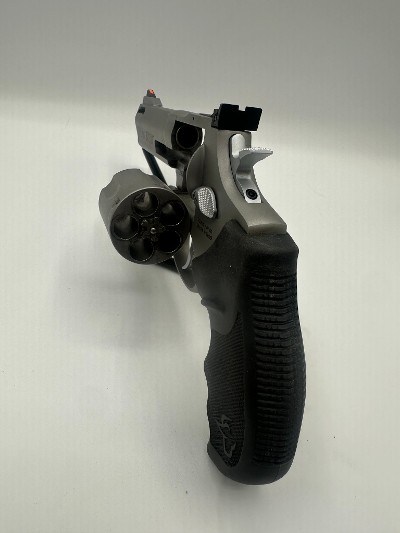 TAURUS TRACKER .44 MAGNUM - Image 3 of 10