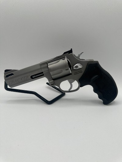 TAURUS TRACKER .44 MAGNUM - Image 1 of 10