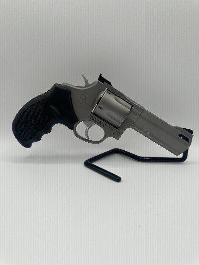 TAURUS TRACKER .44 MAGNUM - Image 2 of 10
