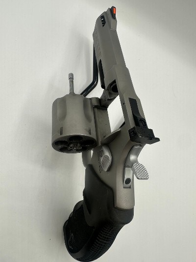 TAURUS TRACKER .44 MAGNUM - Image 4 of 10