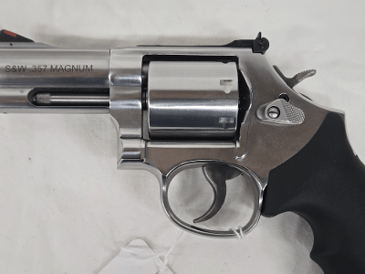 SMITH & WESSON 686-6 Stainless w/G10 Grips .357 MAG - Image 5 of 11