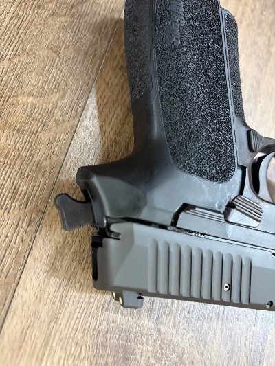 SIG SAUER SP2022 9MM LUGER (9x19 PARA) - Image 8 of 9