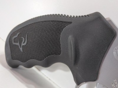 TAURUS THE JUDGE .45 LC/410GA - Image 6 of 7