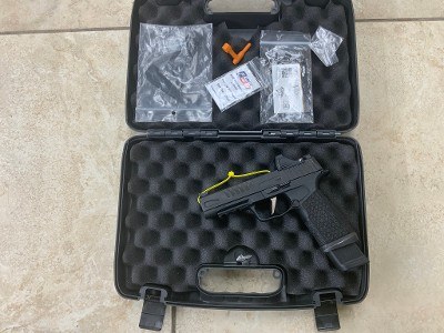 SIG SAUER P365 FUSE 9MM LUGER (9x19 PARA) - Image 1 of 9