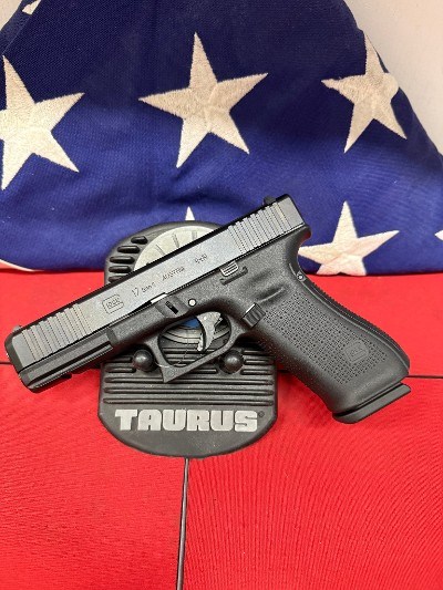 GLOCK 17 GEN 5 9MM LUGER (9X19 PARA) - Image 1 of 5