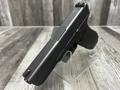 GLOCK 22 GEN 4 40 Smith & Wesson - Image 3 of 4