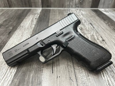 GLOCK 22 GEN 4 40 Smith & Wesson - Image 1 of 4