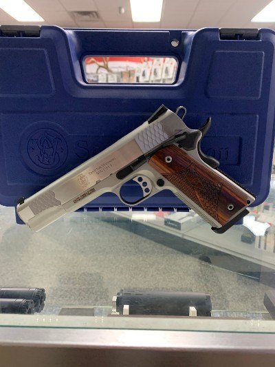 SMITH & WESSON SW1911 E SERIES .45 ACP - Image 1 of 6
