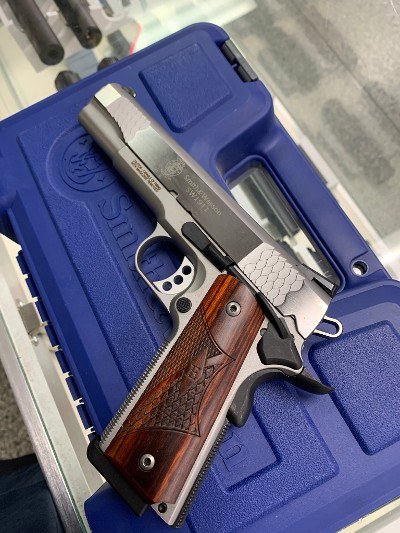 SMITH & WESSON SW1911 E SERIES .45 ACP - Image 4 of 6