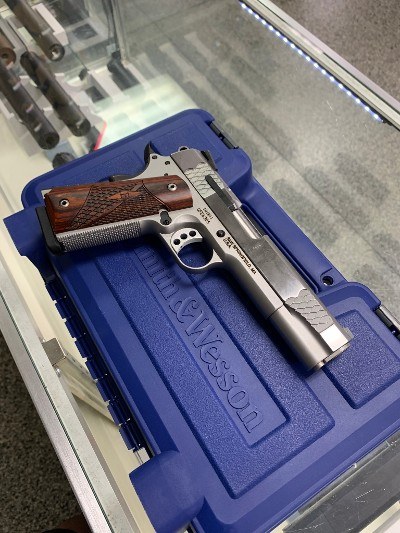 SMITH & WESSON SW1911 E SERIES .45 ACP - Image 3 of 6