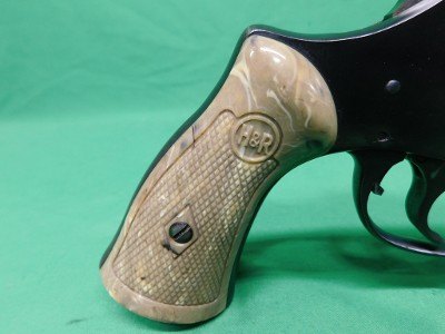 H&R 922 .22 LR - Image 9 of 9