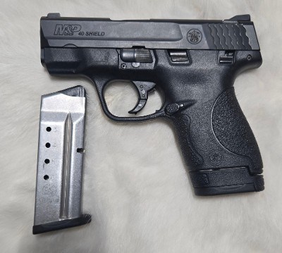 SMITH & WESSON M&P 40 SHIELD .40 S&W - Image 1 of 4