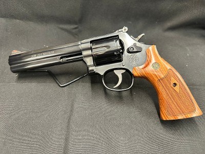 SMITH & WESSON 586 CLASSIC .357 MAG - Image 8 of 17