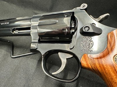 SMITH & WESSON 586 CLASSIC .357 MAG - Image 10 of 17