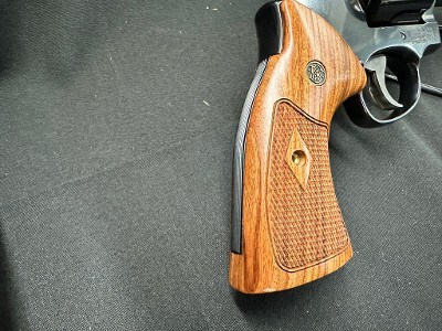 SMITH & WESSON 586 CLASSIC .357 MAG - Image 2 of 17
