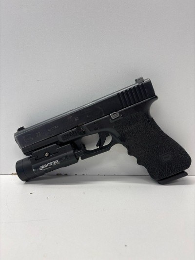GLOCK 22 GEN 4 40 Smith & Wesson - Image 1 of 12