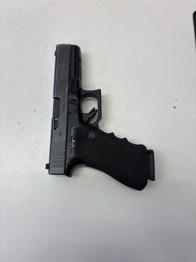 GLOCK 22 GEN 4 40 Smith & Wesson - Image 8 of 12