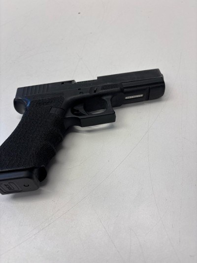 GLOCK 22 GEN 4 40 Smith & Wesson - Image 10 of 12