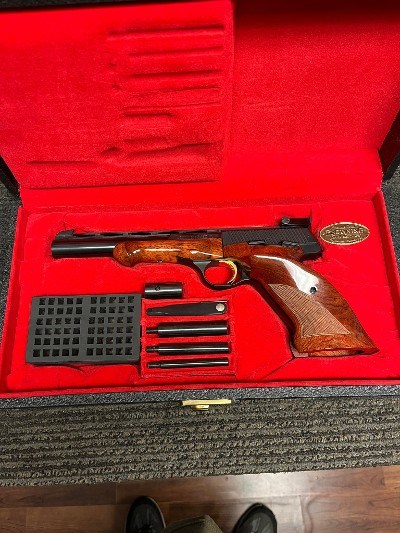 BROWNING Medalist .22 LR - Image 1 of 13