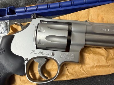 SMITH & WESSON 627 PRO PERFORMANCE .357 MAG - Image 4 of 9