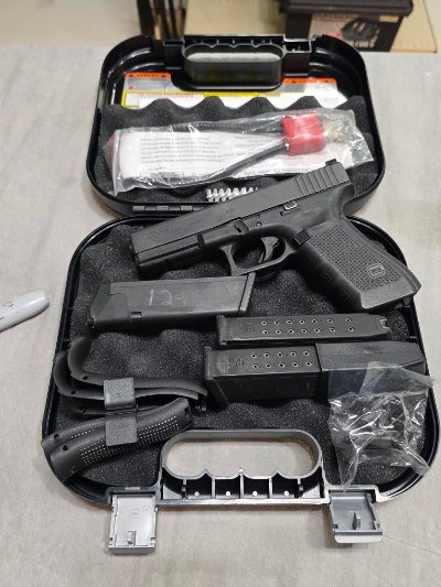 GLOCK 17 GEN 4 9MM LUGER (9x19 PARA) - Image 1 of 6