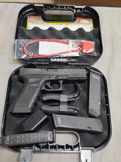 GLOCK 17 GEN 4 9MM LUGER (9x19 PARA) - Image 1 of 6