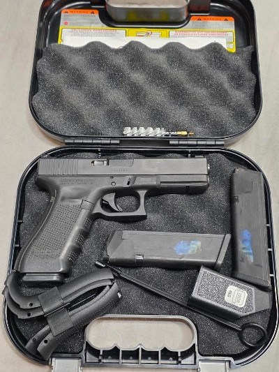 GLOCK 17 GEN 4 9MM LUGER (9x19 PARA) - Image 1 of 6