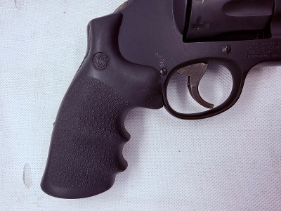 SMITH & WESSON 327 PERFORMANCE .357 MAG - Image 11 of 13