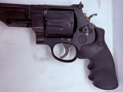 SMITH & WESSON 327 PERFORMANCE .357 MAG - Image 8 of 13
