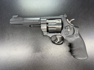 SMITH & WESSON 327 PERFORMANCE .357 MAG - Image 2 of 13
