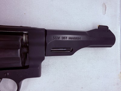 SMITH & WESSON 327 PERFORMANCE .357 MAG - Image 9 of 13