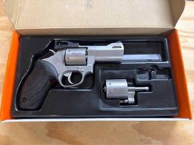 TAURUS 692 TRACKER .357 MAG - Image 1 of 4