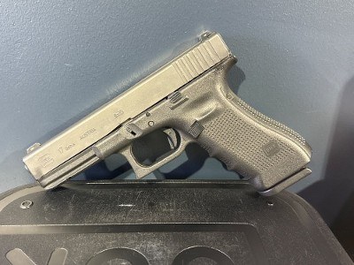 GLOCK 17 GEN 4 9MM LUGER (9x19 PARA) - Image 1 of 5