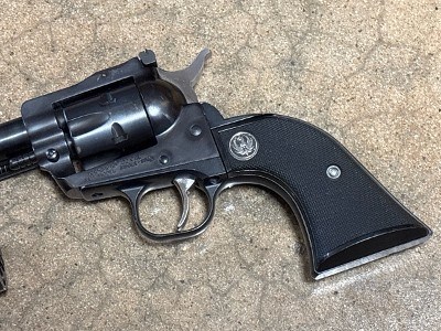 RUGER SINGLE-SIX CONVERTIBLE 22LR - 22 MAG - Image 2 of 7
