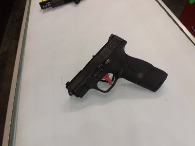 SMITH & WESSON M&P40 SHIELD .40 S&W - Image 2 of 12
