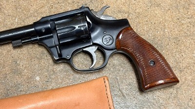 HIGH STANDARD SENTINEL DELUXE R-107 .22 LR - Image 2 of 8