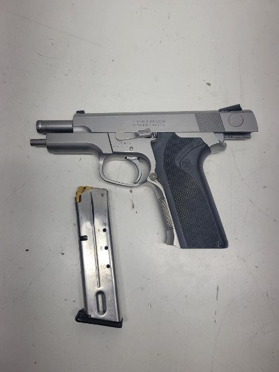 SMITH & WESSON 4046 40 Smith & Wesson - Image 1 of 10