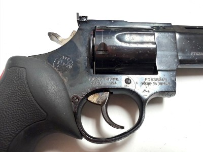 TAURUS RAGING BULL .44 MAGNUM - Image 11 of 13