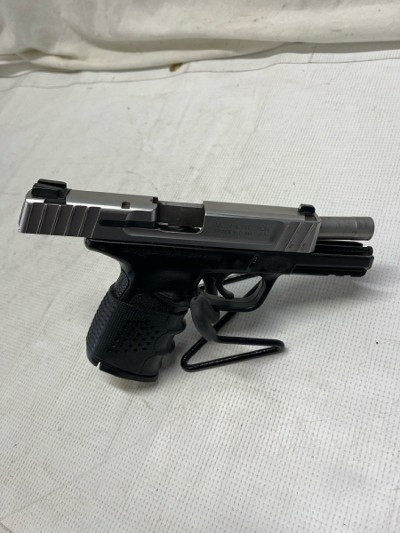 SMITH & WESSON SD40VE 40 Smith & Wesson - Image 4 of 10
