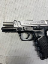 SMITH & WESSON SD40VE 40 Smith & Wesson - Image 8 of 10