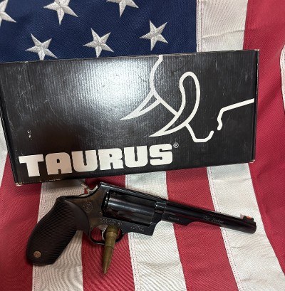 TAURUS JUDGE .45 LC/.410 GA - Image 1 of 8