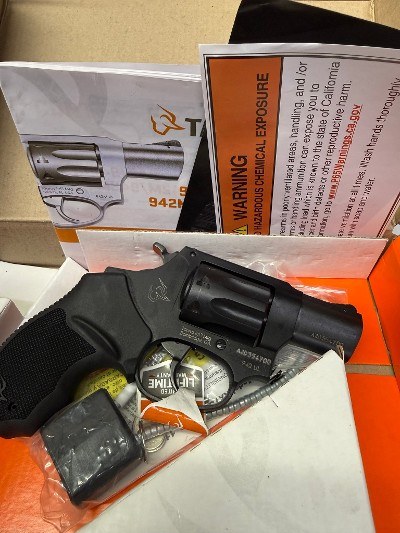 TAURUS 942 .22 LR - Image 5 of 5