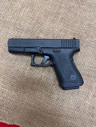 GLOCK 19 Gen2 9MM LUGER (9x19 PARA) - Image 1 of 14