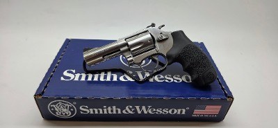 SMITH & WESSON model 60 .357 MAG - Image 1 of 9