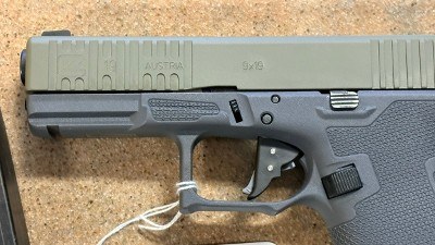 GRIT GRIPS 19 GEN 3 CLONE 9MM LUGER (9x19 PARA) - Image 3 of 10