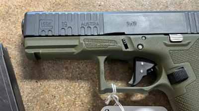 GRIT GRIPS 19 GEN 3 CLONE 9MM LUGER (9x19 PARA) - Image 3 of 10