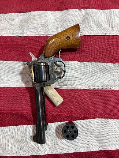 H&R 686 .22LR/.22MAG - Image 5 of 6