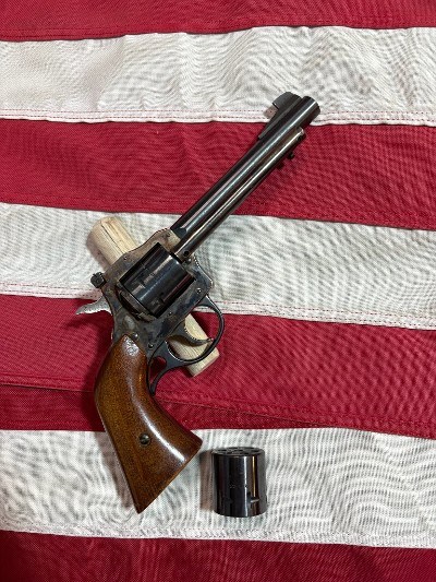 H&R 686 .22LR/.22MAG - Image 1 of 6