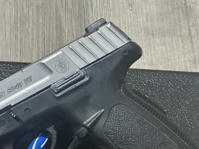 SMITH & WESSON SD40 VE .40 S&W - Image 6 of 10