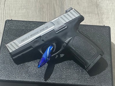 SMITH & WESSON SD40 VE .40 S&W - Image 2 of 10